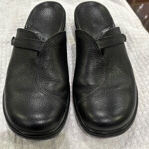 CLARKS LEATHER CLOGS